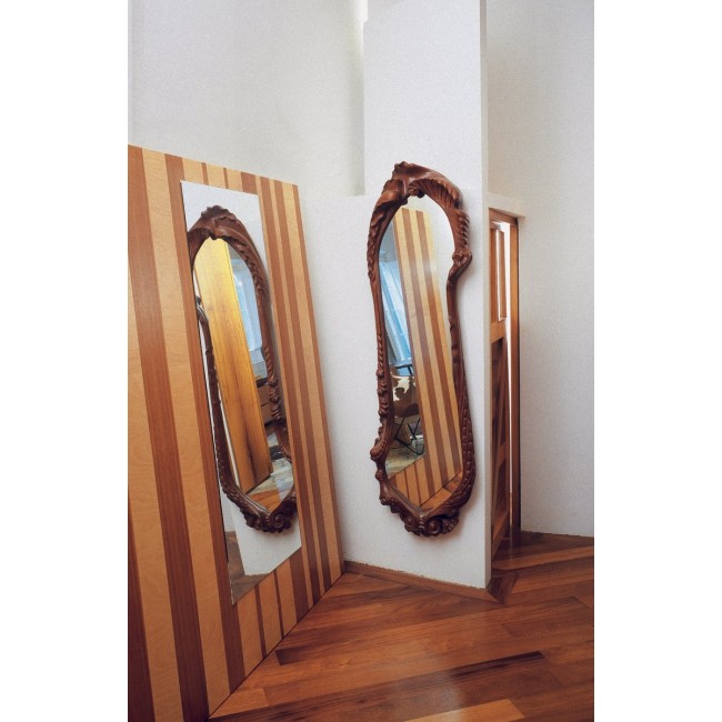 비디 바르셀로나 Calvet 거울 in Wood by Antoni Gaudi for 25140