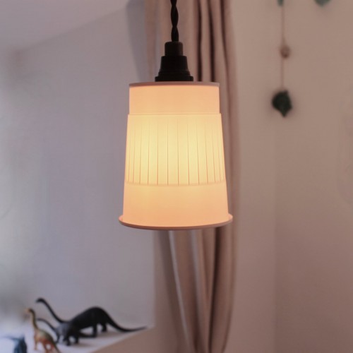 ONE FOOT 탈LER Noodle Calm Suspension Light with Upcycled 플라스틱 램프갓 by 18788