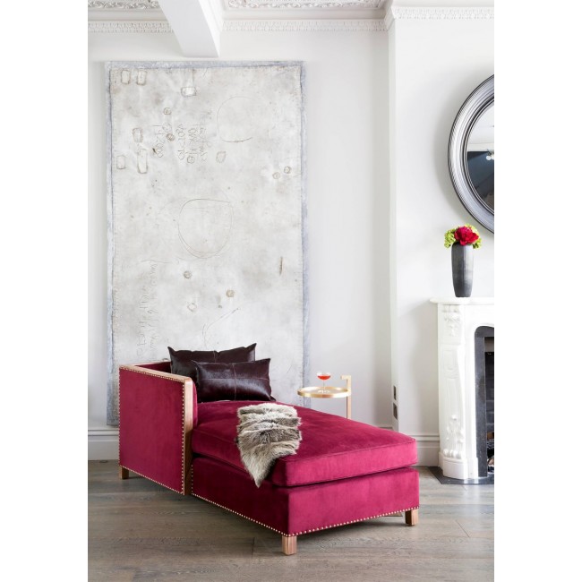 Casa Botelho Cupid Chaise Lounge in 월넛 & Luxe 벨벳 by 05936