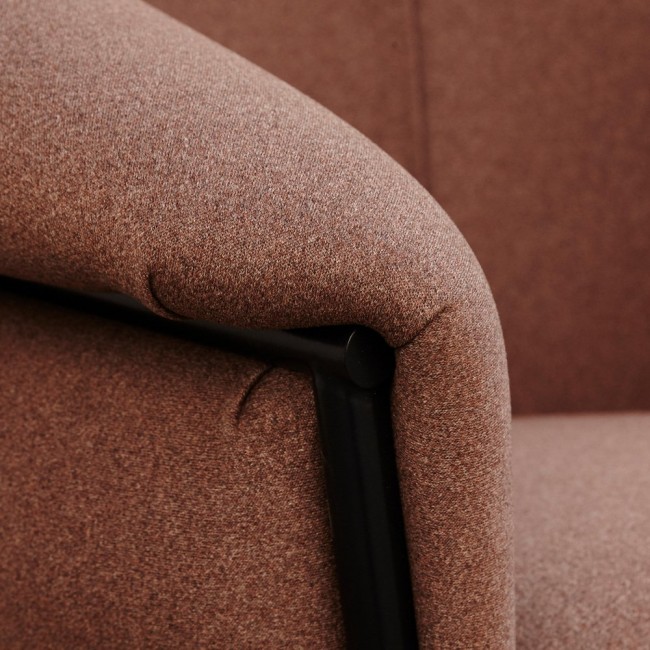 비디 바르셀로나 디자인 패브릭 Upholstered and Iron Grasso 암체어 팔걸이 의자 by Stephen Burks 01705